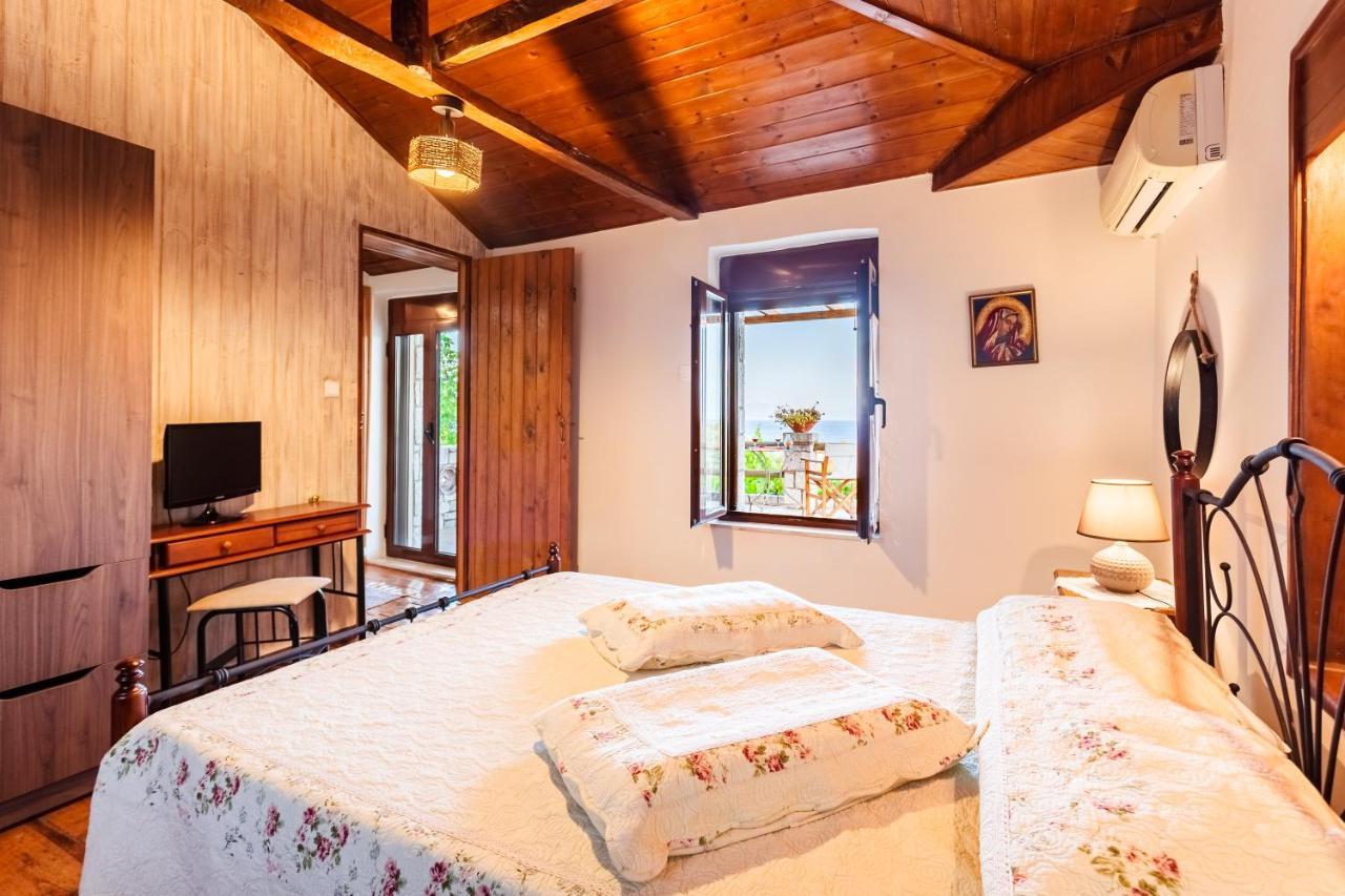 Petalidi Olive Garden Stone House Near The Beach Petalídhion Exterior foto